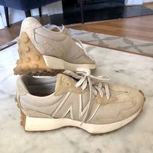 New Balance 327 in Neutrals Beige